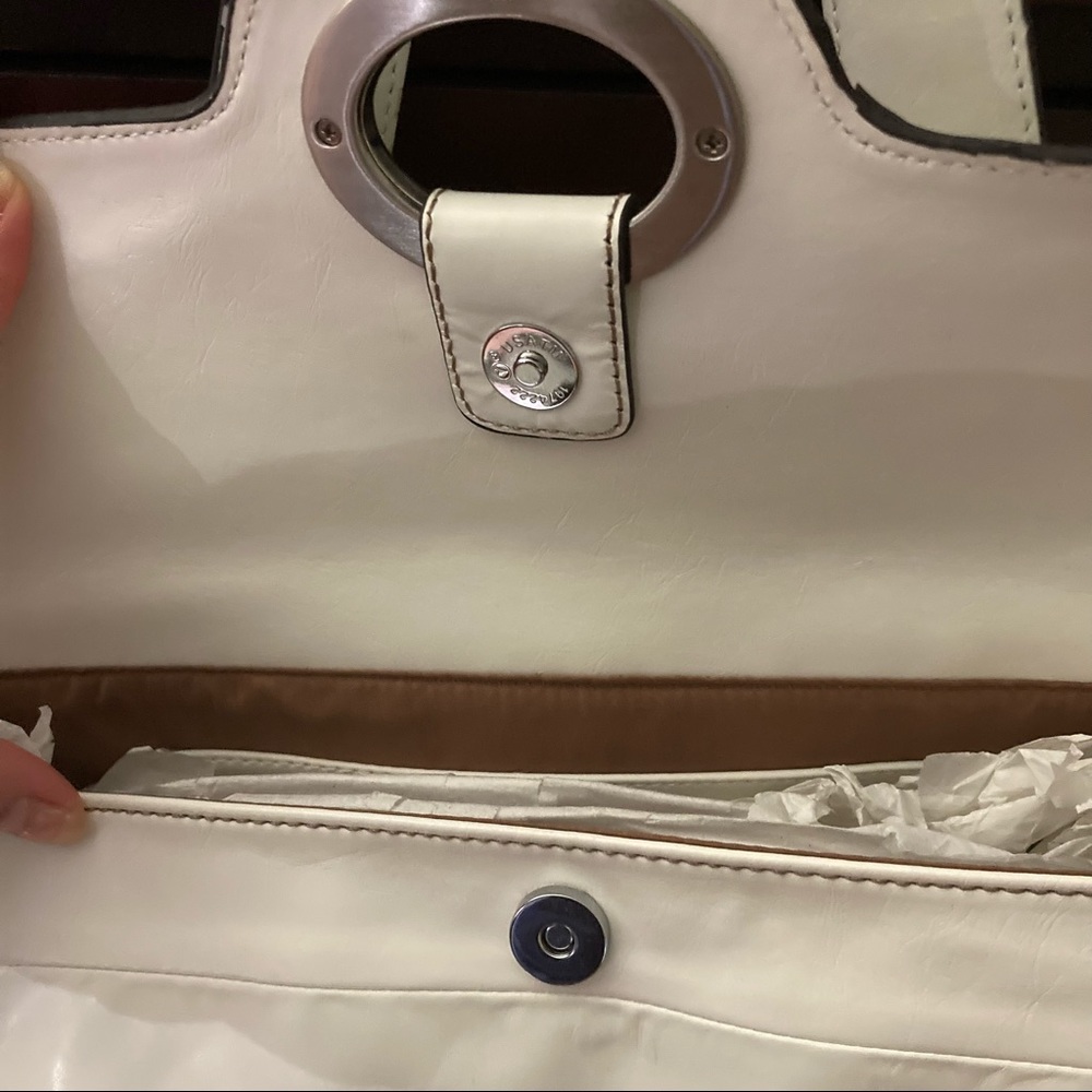 A beautiful NWT white leather shoulder bag. - Picture 4 of 10